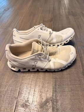 On Cloud Women’s Cloud X Lace Up White Sneakers Size 8